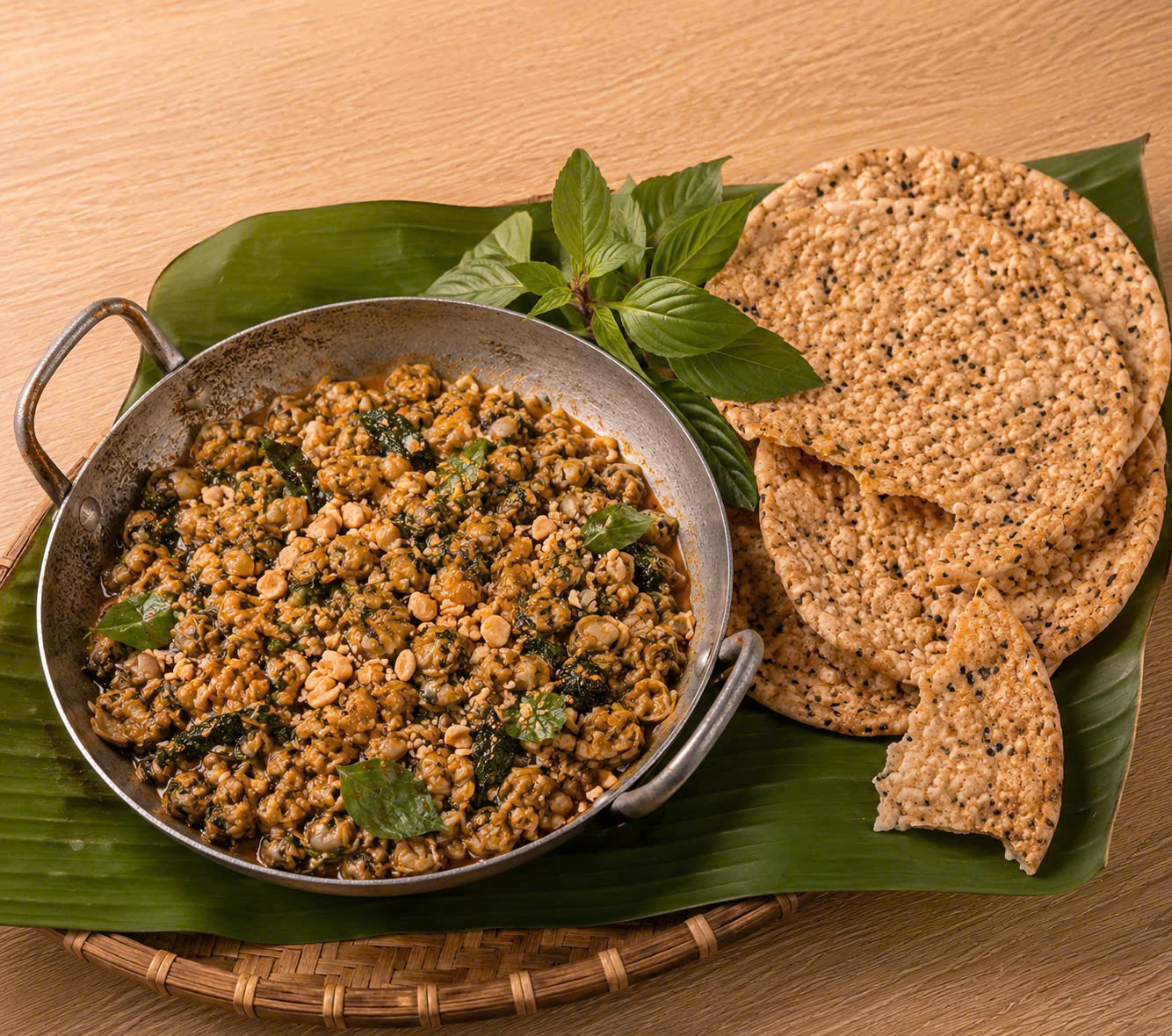 Trân Bối Giang Hà (Hến Xúc Bánh Đa)